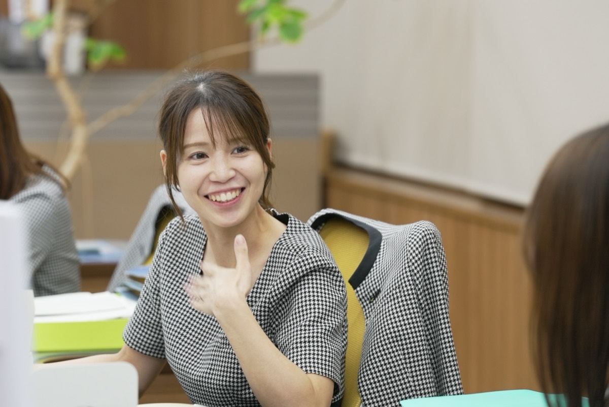 定時後の事務室の写真